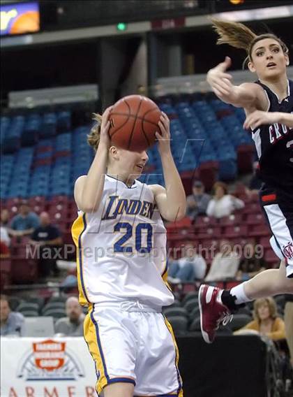 Thumbnail 2 in Modesto Christian vs. Linden (CIF SJS D4 Final) photogallery.
