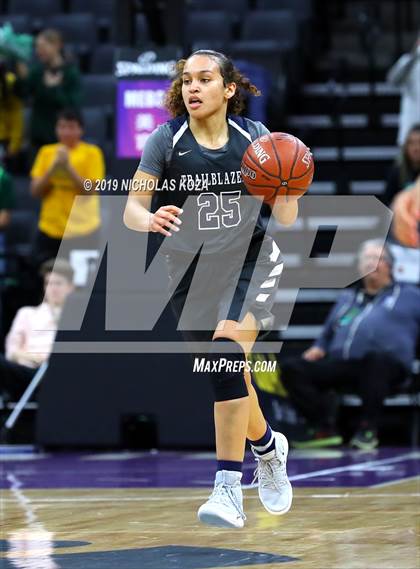 Thumbnail 3 in Pinewood vs. Sierra Canyon (CIF State Open Division Final) photogallery.