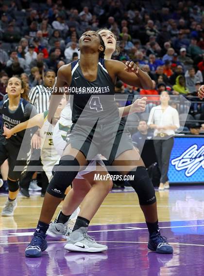 Thumbnail 1 in Pinewood vs. Sierra Canyon (CIF State Open Division Final) photogallery.