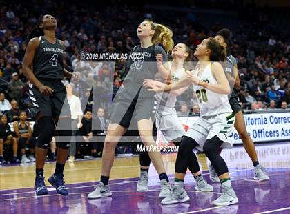 Thumbnail 2 in Pinewood vs. Sierra Canyon (CIF State Open Division Final) photogallery.