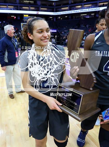 Thumbnail 1 in Pinewood vs. Sierra Canyon (CIF State Open Division Final) photogallery.