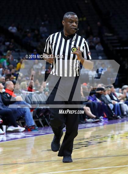 Thumbnail 1 in Pinewood vs. Sierra Canyon (CIF State Open Division Final) photogallery.