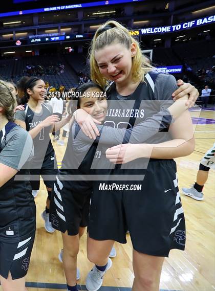 Thumbnail 3 in Pinewood vs. Sierra Canyon (CIF State Open Division Final) photogallery.