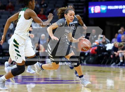 Thumbnail 3 in Pinewood vs. Sierra Canyon (CIF State Open Division Final) photogallery.