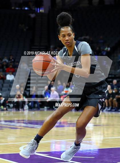 Thumbnail 3 in Pinewood vs. Sierra Canyon (CIF State Open Division Final) photogallery.