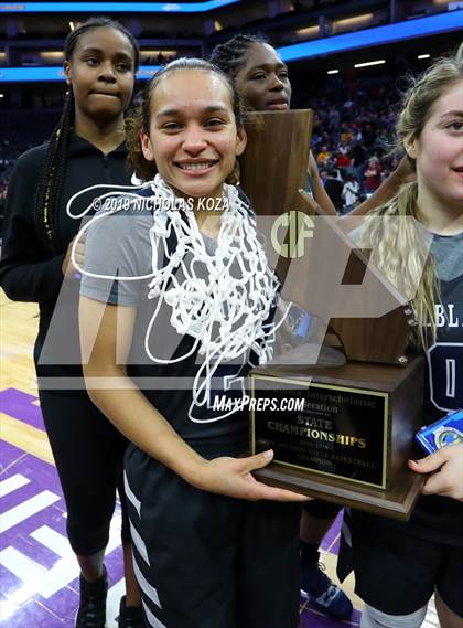 Thumbnail 1 in Pinewood vs. Sierra Canyon (CIF State Open Division Final) photogallery.