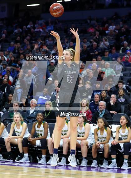 Thumbnail 2 in Pinewood vs. Sierra Canyon (CIF State Open Division Final) photogallery.