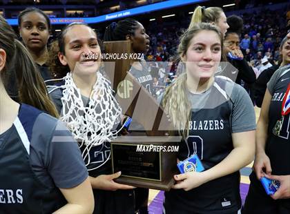 Thumbnail 3 in Pinewood vs. Sierra Canyon (CIF State Open Division Final) photogallery.