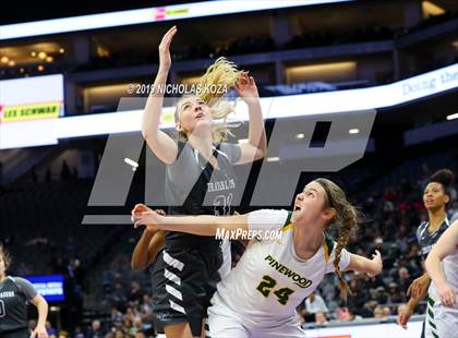 Thumbnail 1 in Pinewood vs. Sierra Canyon (CIF State Open Division Final) photogallery.