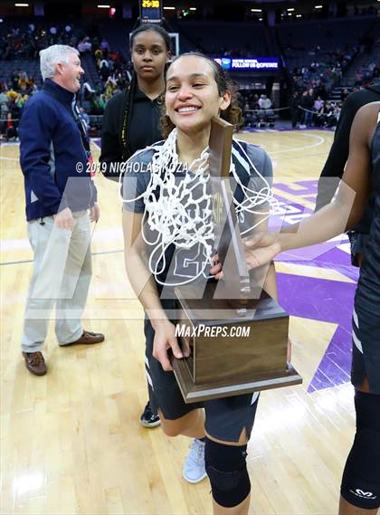Thumbnail 2 in Pinewood vs. Sierra Canyon (CIF State Open Division Final) photogallery.