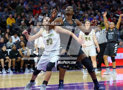 Thumbnail 3 in Pinewood vs. Sierra Canyon (CIF State Open Division Final) photogallery.