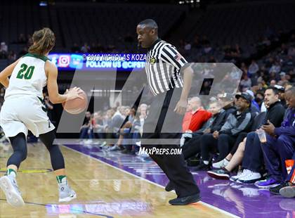 Thumbnail 2 in Pinewood vs. Sierra Canyon (CIF State Open Division Final) photogallery.