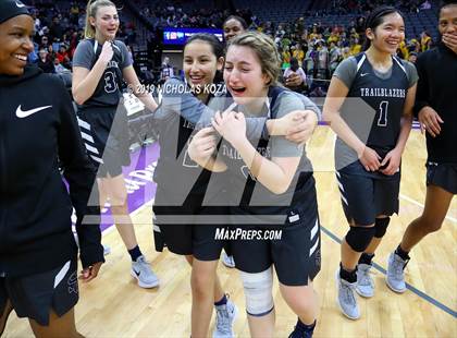 Thumbnail 3 in Pinewood vs. Sierra Canyon (CIF State Open Division Final) photogallery.