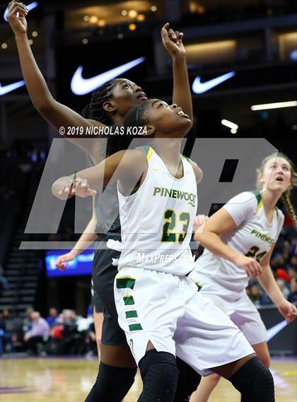 Thumbnail 2 in Pinewood vs. Sierra Canyon (CIF State Open Division Final) photogallery.