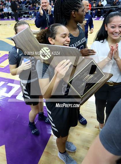 Thumbnail 1 in Pinewood vs. Sierra Canyon (CIF State Open Division Final) photogallery.