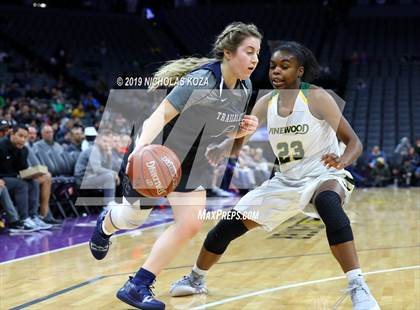 Thumbnail 3 in Pinewood vs. Sierra Canyon (CIF State Open Division Final) photogallery.