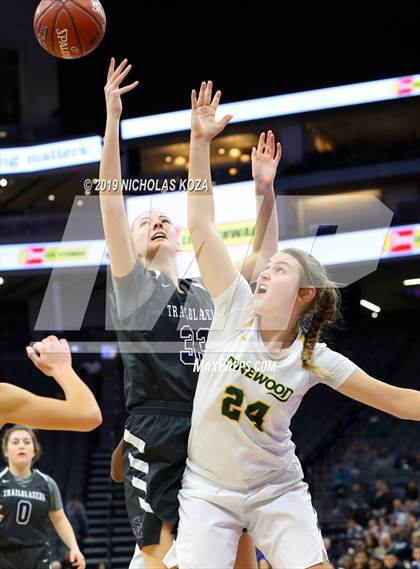 Thumbnail 2 in Pinewood vs. Sierra Canyon (CIF State Open Division Final) photogallery.