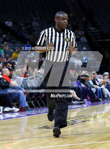 Thumbnail 3 in Pinewood vs. Sierra Canyon (CIF State Open Division Final) photogallery.