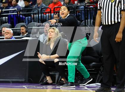 Thumbnail 1 in Pinewood vs. Sierra Canyon (CIF State Open Division Final) photogallery.