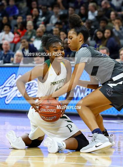 Thumbnail 3 in Pinewood vs. Sierra Canyon (CIF State Open Division Final) photogallery.