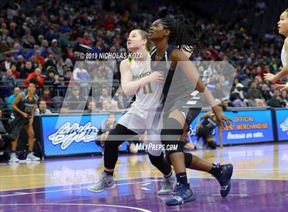 Thumbnail 1 in Pinewood vs. Sierra Canyon (CIF State Open Division Final) photogallery.