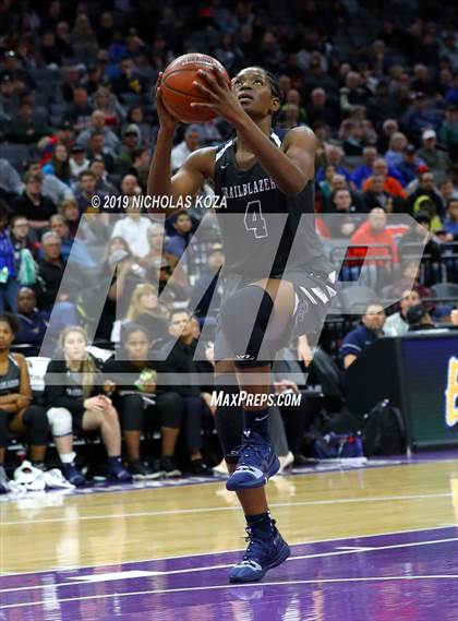 Thumbnail 3 in Pinewood vs. Sierra Canyon (CIF State Open Division Final) photogallery.