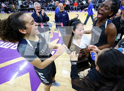 Thumbnail 3 in Pinewood vs. Sierra Canyon (CIF State Open Division Final) photogallery.
