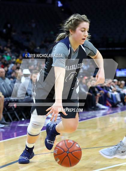 Thumbnail 2 in Pinewood vs. Sierra Canyon (CIF State Open Division Final) photogallery.
