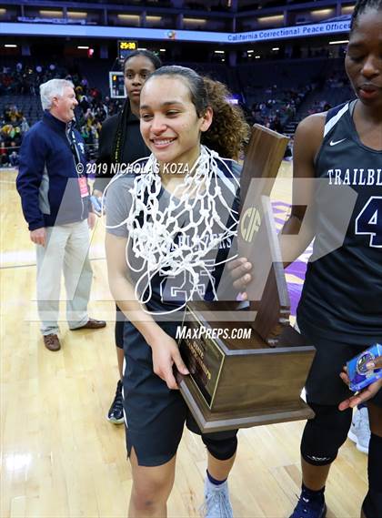 Thumbnail 3 in Pinewood vs. Sierra Canyon (CIF State Open Division Final) photogallery.