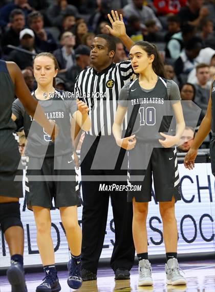 Thumbnail 2 in Pinewood vs. Sierra Canyon (CIF State Open Division Final) photogallery.