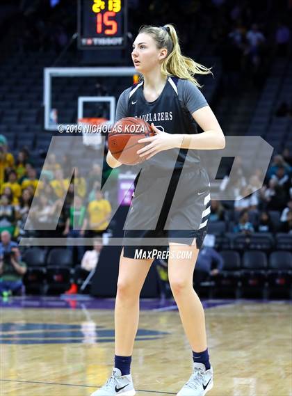 Thumbnail 3 in Pinewood vs. Sierra Canyon (CIF State Open Division Final) photogallery.