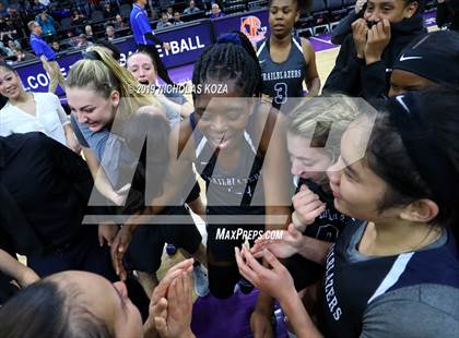 Thumbnail 2 in Pinewood vs. Sierra Canyon (CIF State Open Division Final) photogallery.