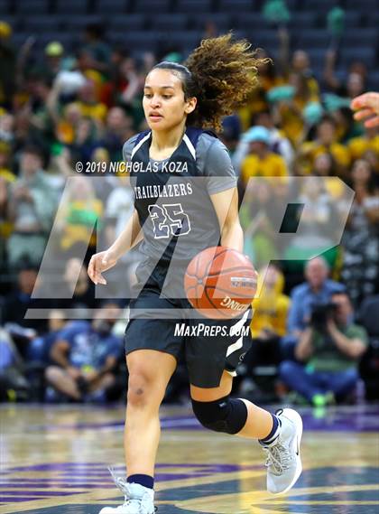 Thumbnail 1 in Pinewood vs. Sierra Canyon (CIF State Open Division Final) photogallery.