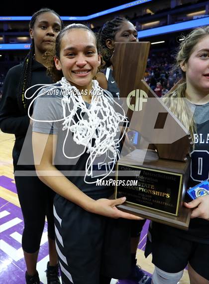 Thumbnail 2 in Pinewood vs. Sierra Canyon (CIF State Open Division Final) photogallery.