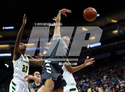 Thumbnail 1 in Pinewood vs. Sierra Canyon (CIF State Open Division Final) photogallery.