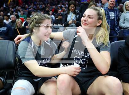 Thumbnail 2 in Pinewood vs. Sierra Canyon (CIF State Open Division Final) photogallery.
