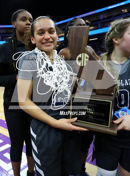 Thumbnail 3 in Pinewood vs. Sierra Canyon (CIF State Open Division Final) photogallery.