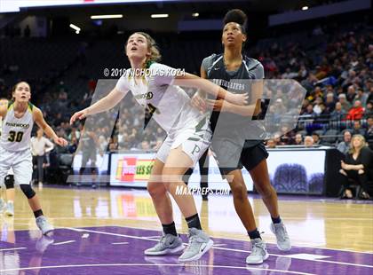 Thumbnail 1 in Pinewood vs. Sierra Canyon (CIF State Open Division Final) photogallery.