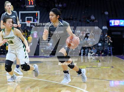 Thumbnail 2 in Pinewood vs. Sierra Canyon (CIF State Open Division Final) photogallery.