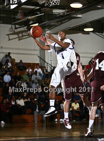 Thumbnail 2 in Iona Prep @ New Rochelle (Queen City Classic) photogallery.