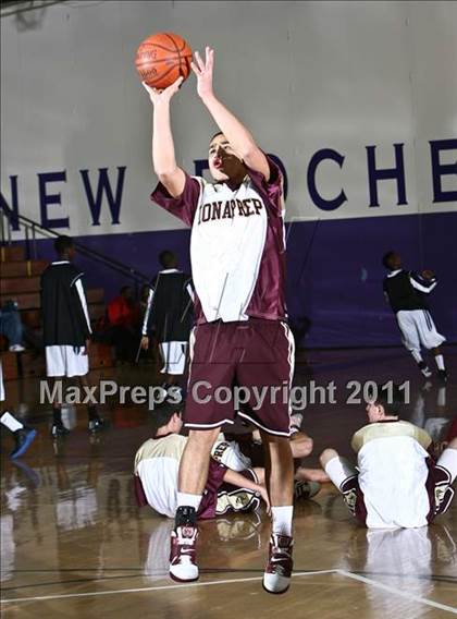 Thumbnail 2 in Iona Prep @ New Rochelle (Queen City Classic) photogallery.