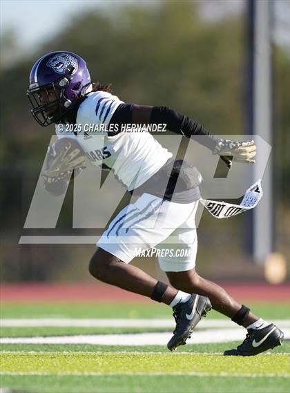 Thumbnail 2 in LBJ Austin vs Bay City (UIL 4A D1 Football Area) photogallery.