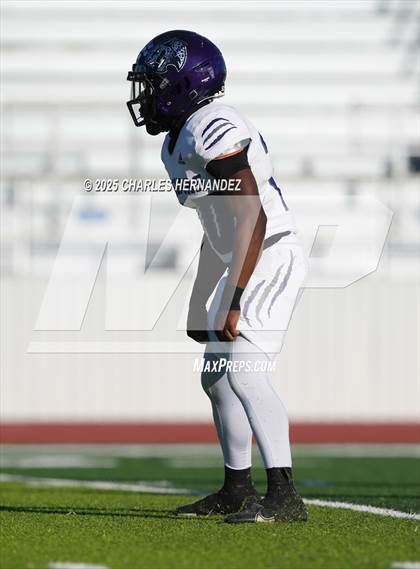 Thumbnail 3 in LBJ Austin vs Bay City (UIL 4A D1 Football Area) photogallery.