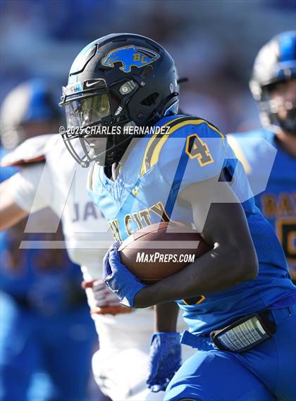 Thumbnail 3 in LBJ Austin vs Bay City (UIL 4A D1 Football Area) photogallery.