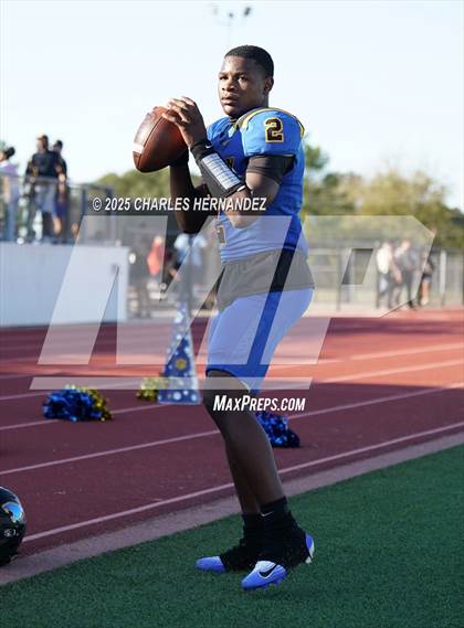 Thumbnail 2 in LBJ Austin vs Bay City (UIL 4A D1 Football Area) photogallery.