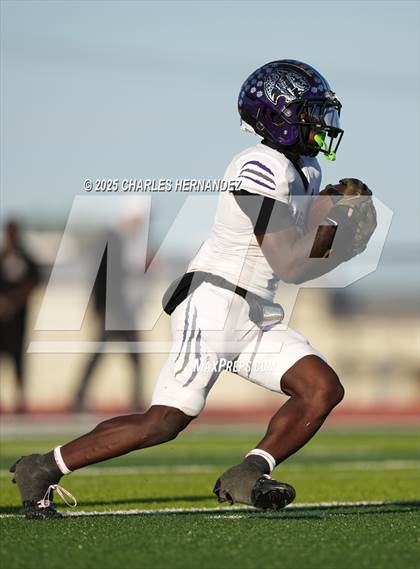 Thumbnail 3 in LBJ Austin vs Bay City (UIL 4A D1 Football Area) photogallery.