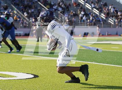 Thumbnail 1 in LBJ Austin vs Bay City (UIL 4A D1 Football Area) photogallery.