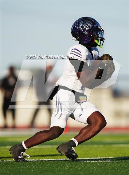 Thumbnail 2 in LBJ Austin vs Bay City (UIL 4A D1 Football Area) photogallery.