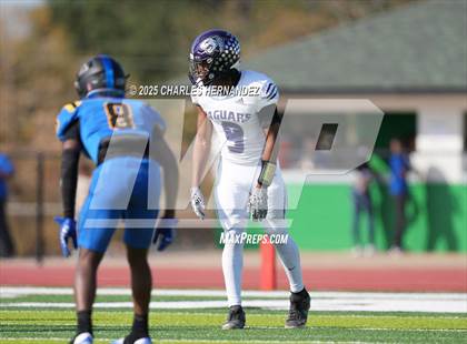 Thumbnail 3 in LBJ Austin vs Bay City (UIL 4A D1 Football Area) photogallery.