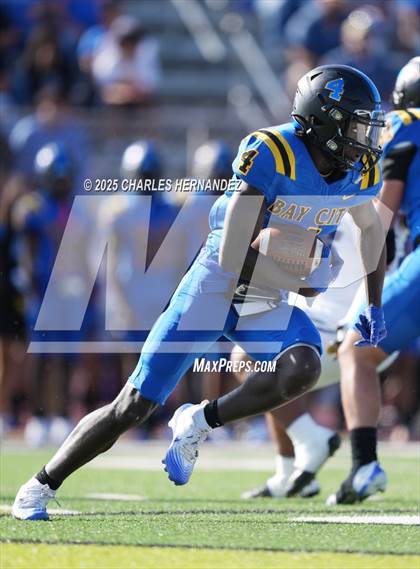 Thumbnail 3 in LBJ Austin vs Bay City (UIL 4A D1 Football Area) photogallery.